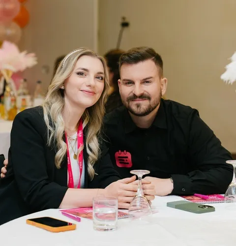 Marcel Speerschneider mit Jacqueline von Studio95 auf der ZÓLA Beauty Connect